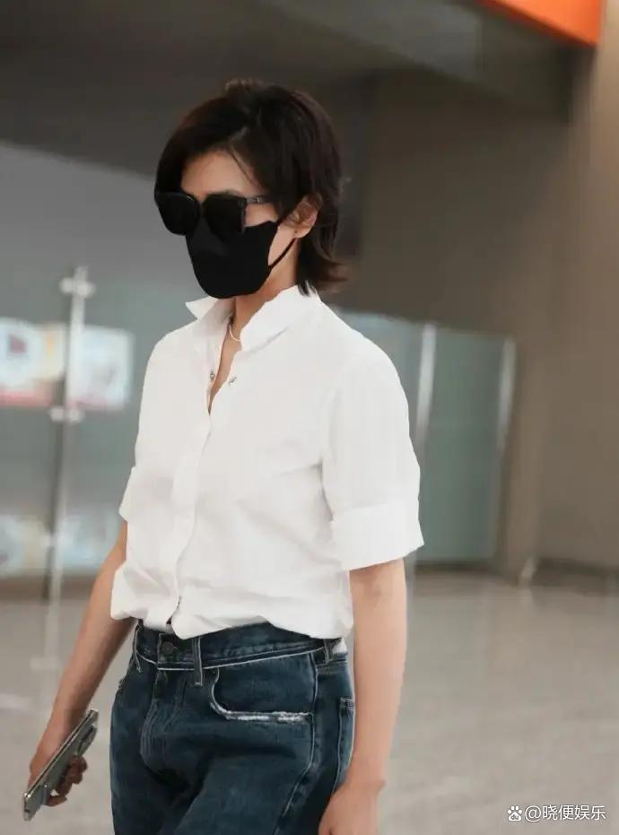 万茜简单穿搭高级感_万茜机场穿搭_衣品 女明星