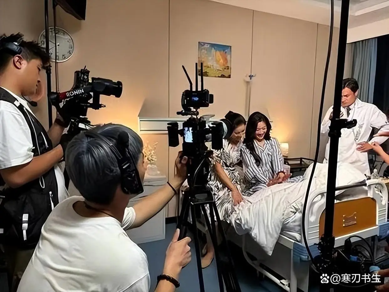 潜规则女老板强吻事件_娱乐圈男星被潜图片_娱乐圈潜规则曝光